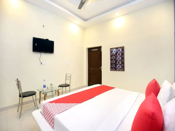OYO 13102 Hotel Adarsh