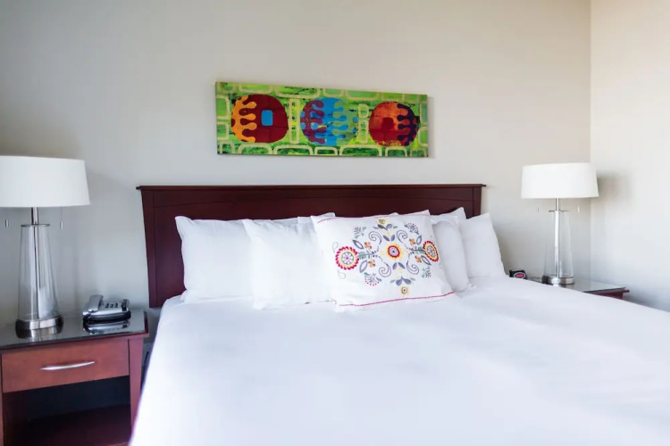 Whale Cove Inn