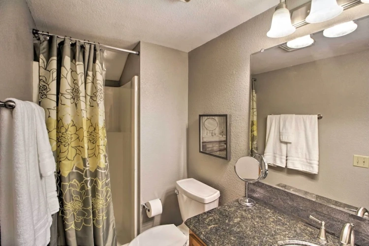 2 Bedrooms Apartment