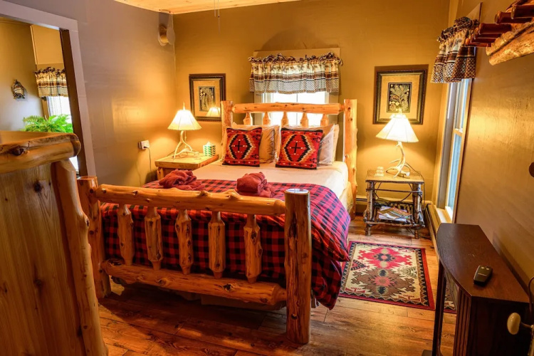 RoosterComb Inn