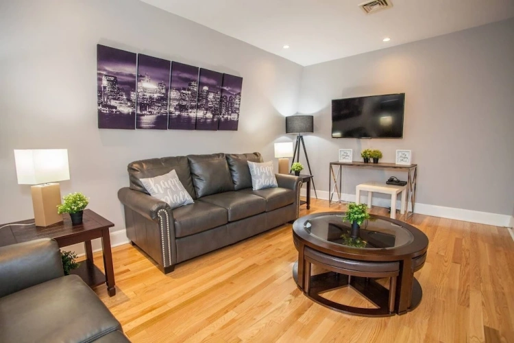 3 Bedrooms Apartment