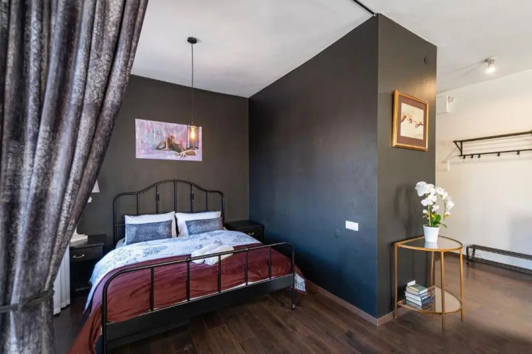 Retro Studio Old Town Apartment by Hostlovers