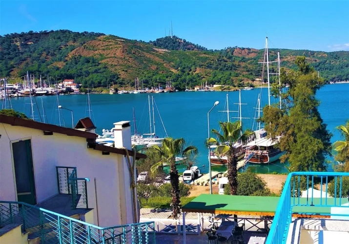 Deluxe Double room with balcony and with partial sea view