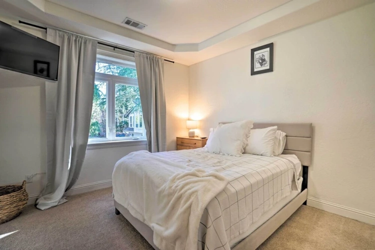 5 Bedrooms Cottage