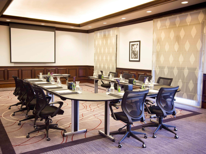 Movenpick Hotel and Apartments Bur Dubai photo 25