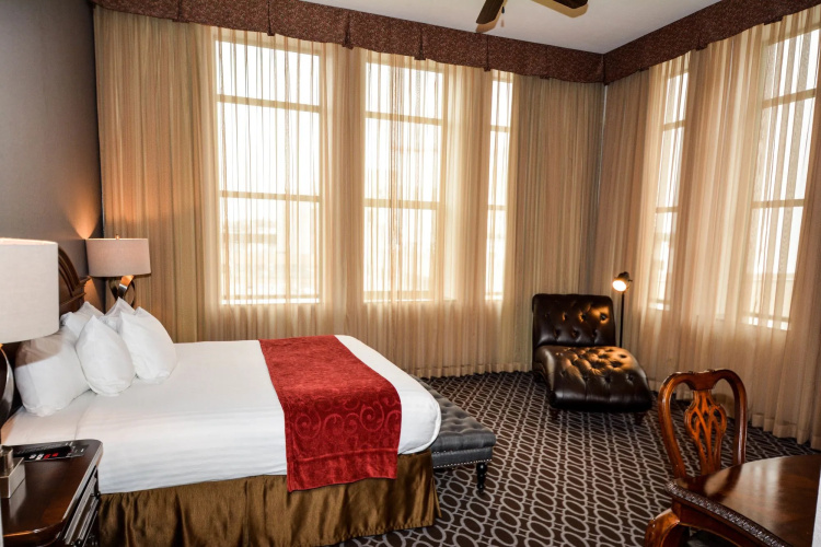 Des Lux Hotel