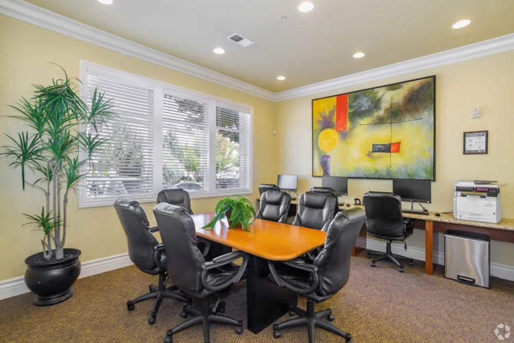 New Stylish 1BR Apt With Heated Pool Gym Yoga Studio