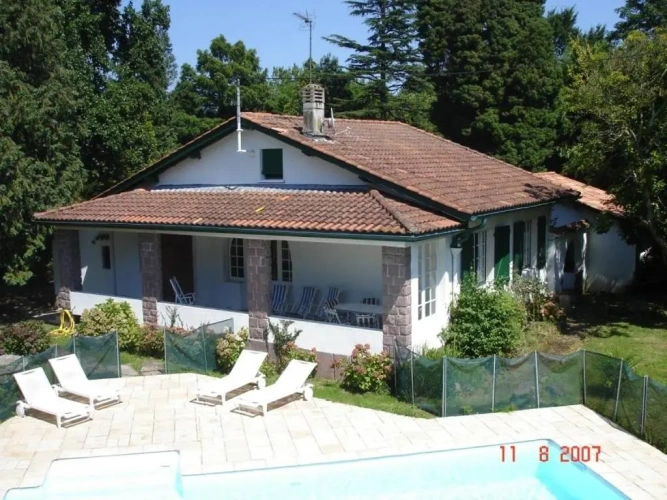 5 Bedrooms Cottage