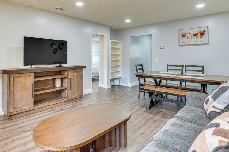 2 Bedrooms Apartment