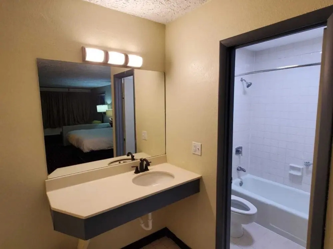 Palmetto Inn & Suites