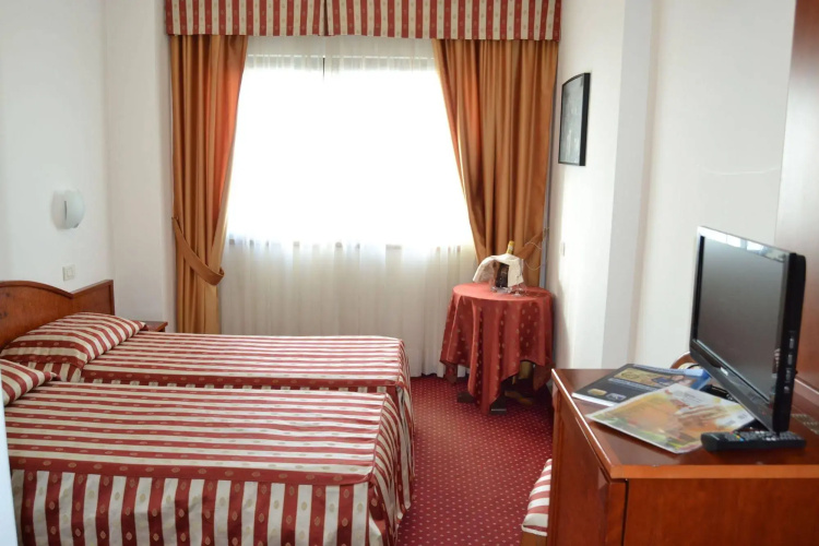 Hotel Joli