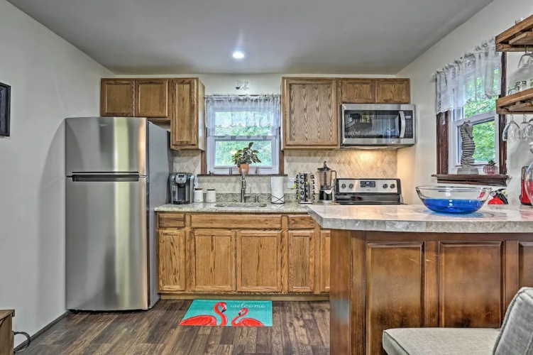 15 Mi to Camelback Ski Resort: Home w/ Deck!