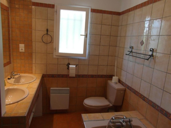 4 Bedrooms Cottage
