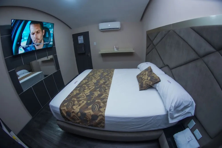 Hotel ByHours Astor