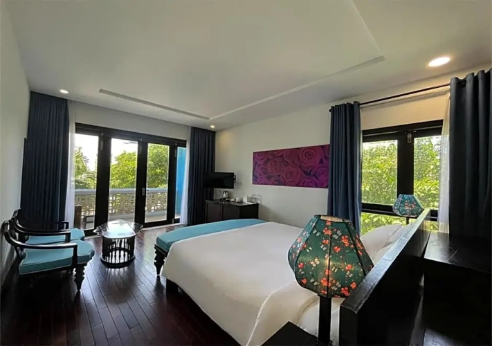 Standard room with balcony and with pool view