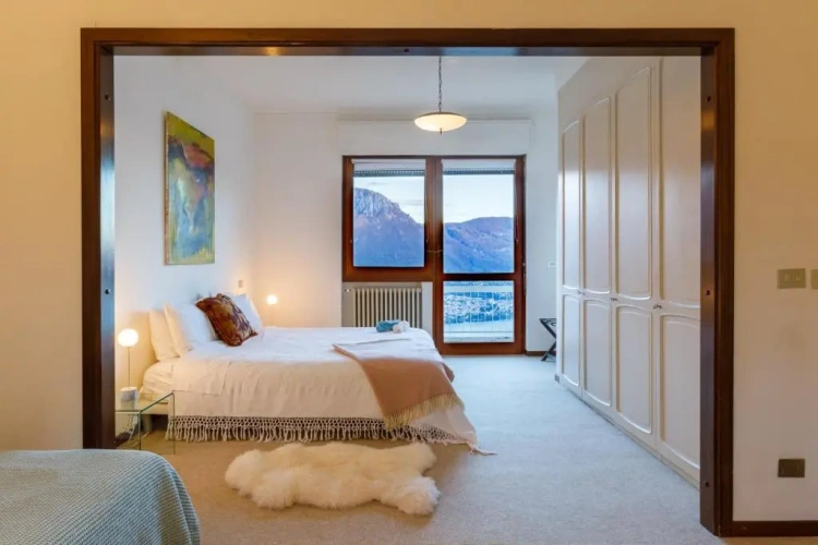 Standard room with lake view