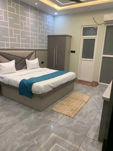 Gaurav Inn