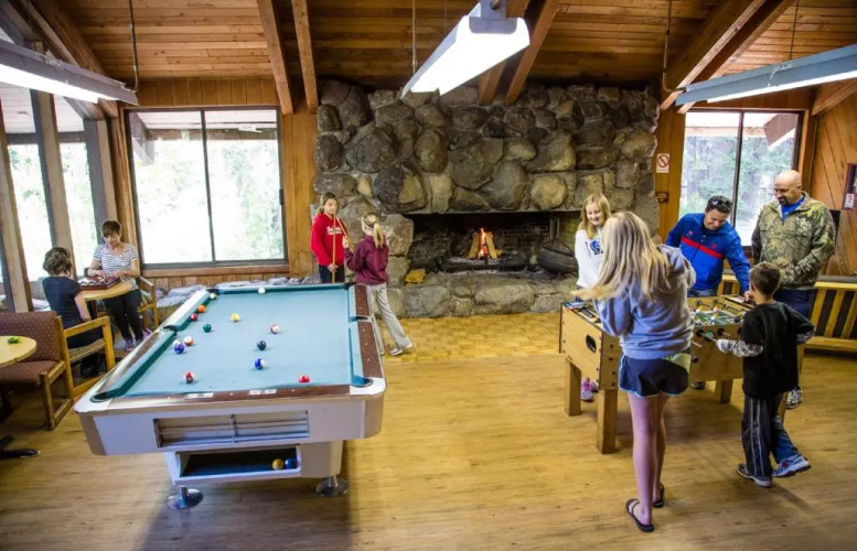 Snowflower Camping Resort Cabin 4