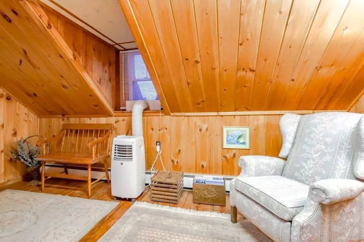 Boothbay Harbor Cottage by RedAwning