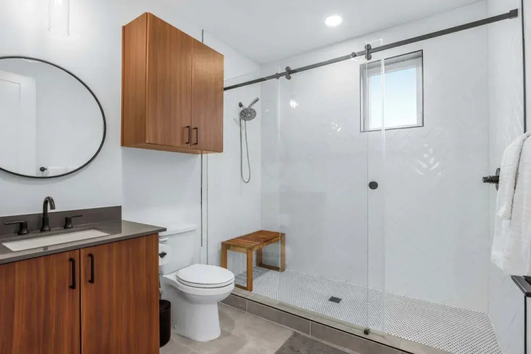 Creekside Modern Condo for 4