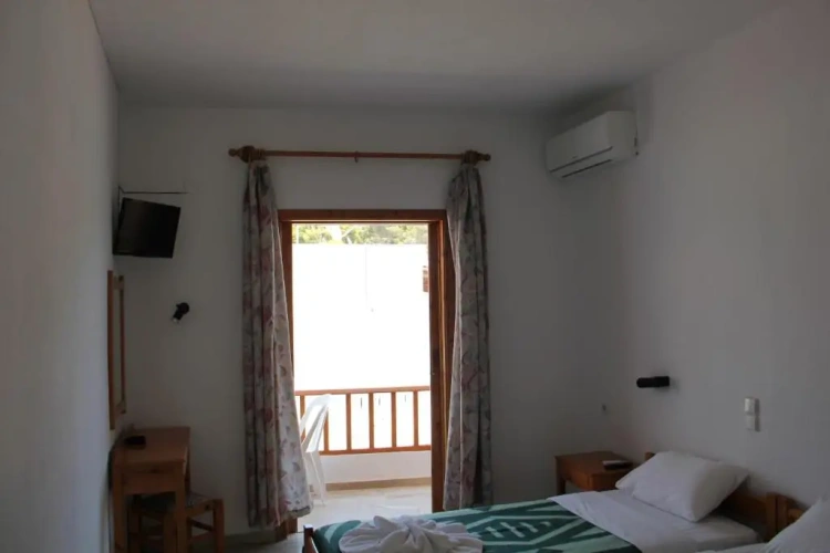 Standard Triple room with balcony