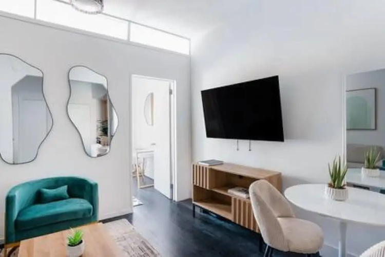 444-4c Newly Renovated Studio in Hell s Kitchen