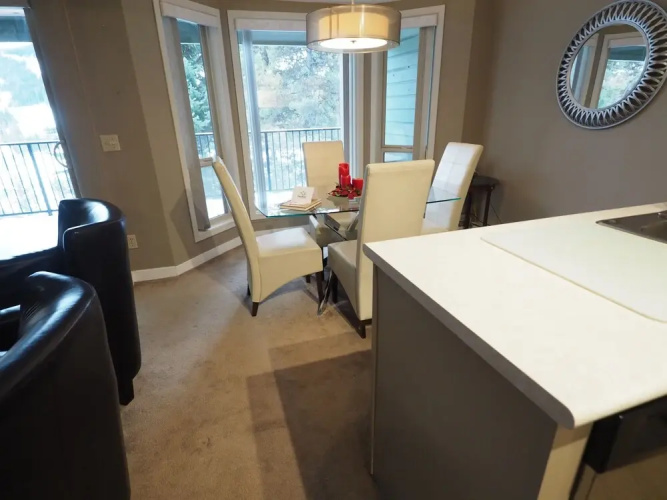 Clearview 803 2 Bedroom Condo by Redawning