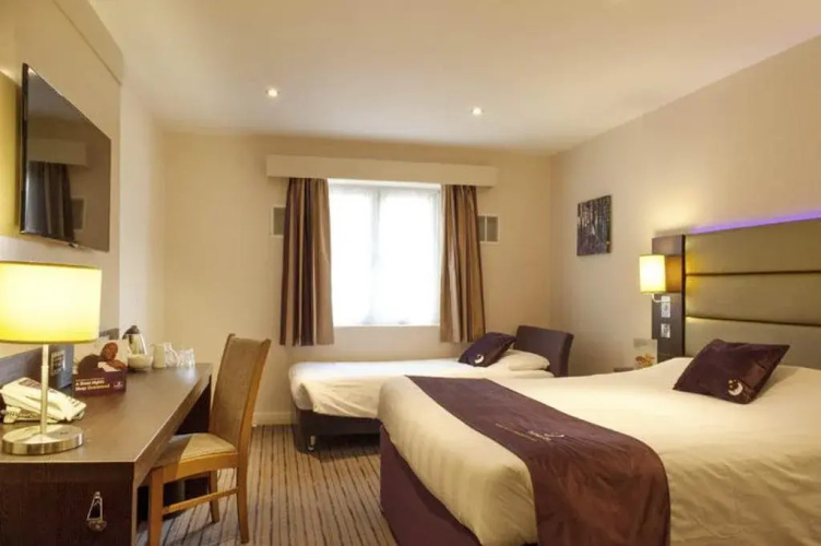 Premier Inn Manchester Trafford Centre South