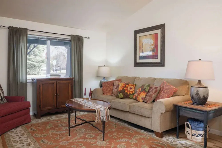 Rock Bluff Retreat - Home for 6!