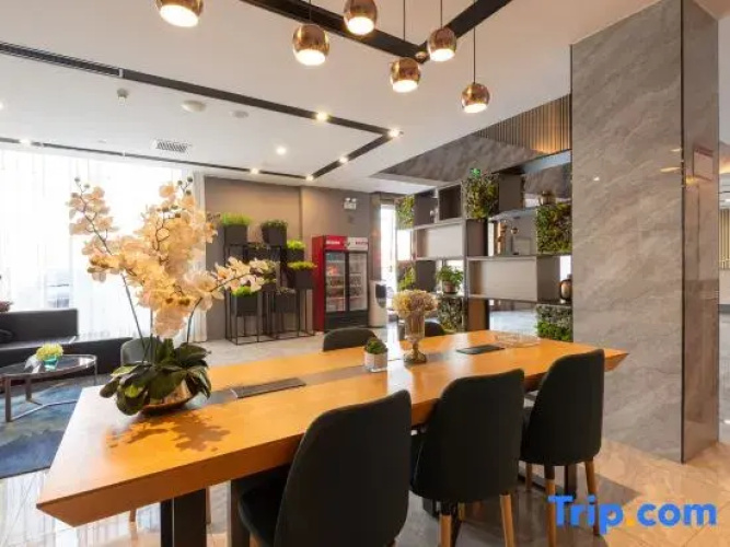 Rujia Business Hotel