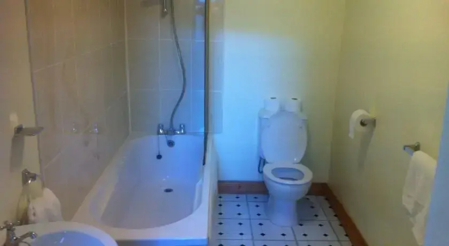Four Bedroom Holiday Home