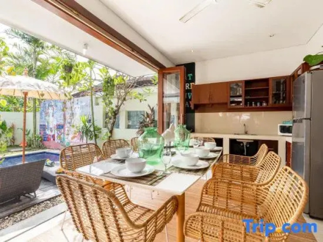Seminyak Double6 Beach 5BR Villa - pool & parking