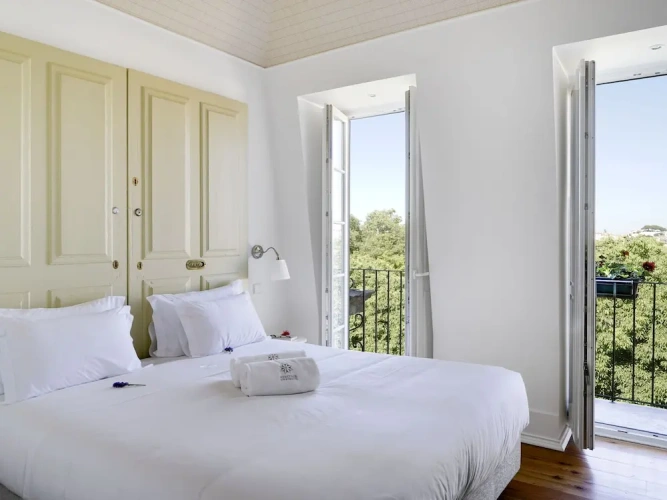 2 Bedrooms Penthouse Apartment with balcony