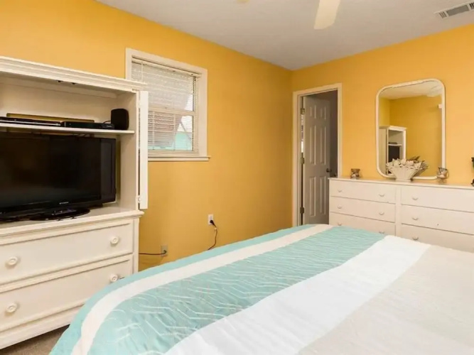Red Robyn by Meyer Vacation Rentals