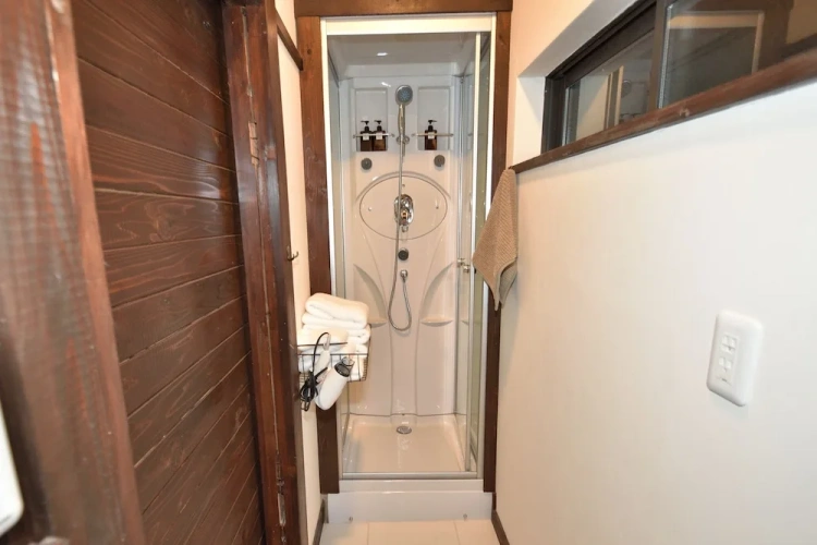 2 Bedrooms Cottage beachfront