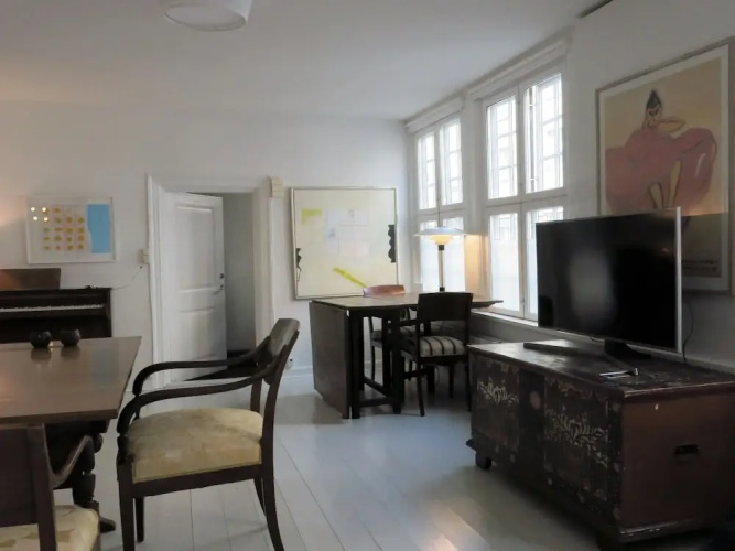 apartment historical building 1374-1