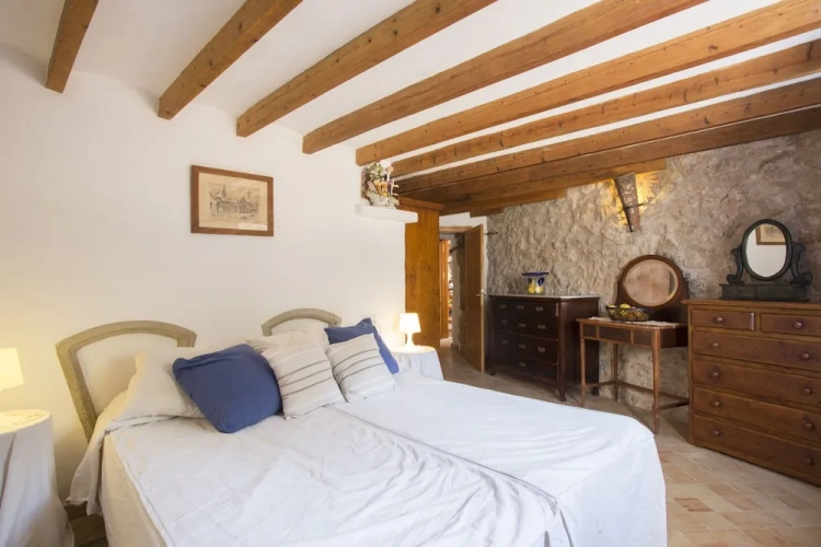 4 Bedrooms Apartment