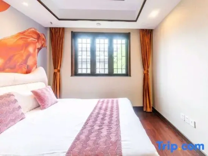 2 Bedrooms Villa