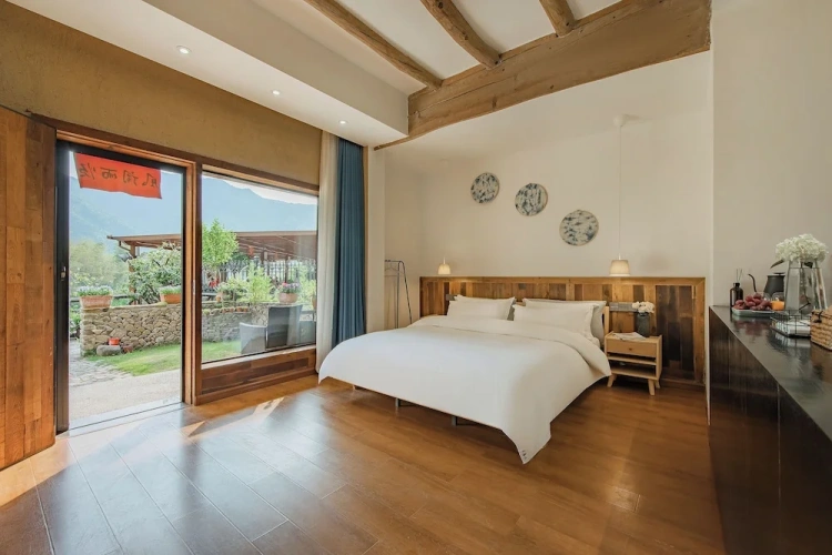 Standard Double room with balcony and with land view