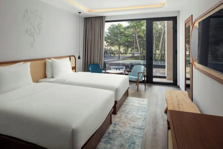 Standard Quadruple room with balcony and with park view