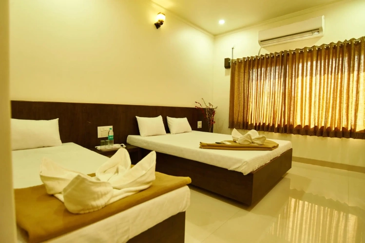 Standard Triple room
