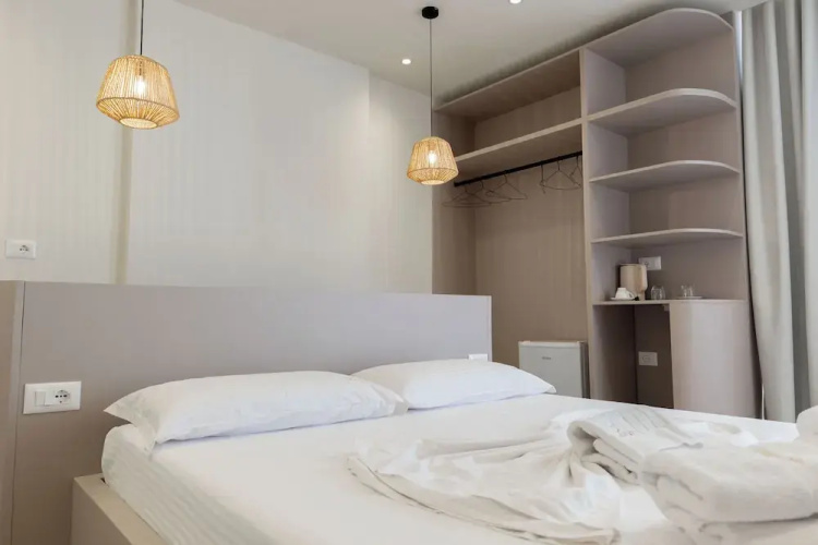 Mari Al Deluxe Saranda