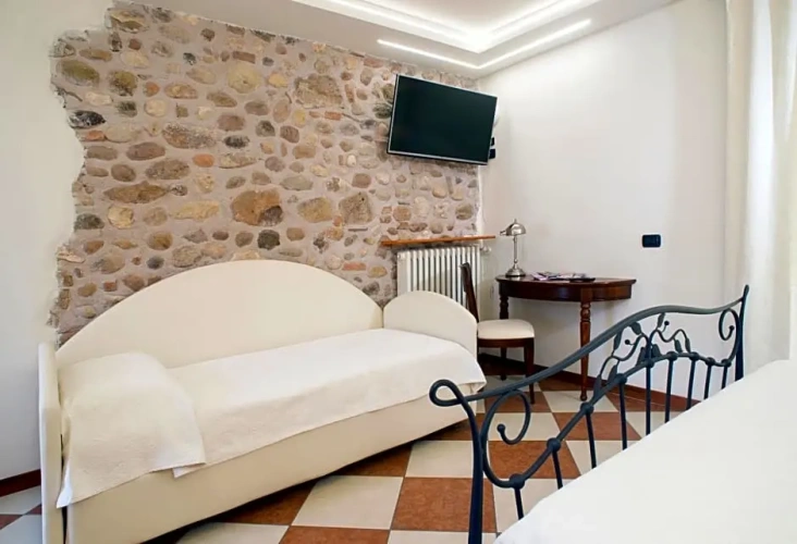 Economy room