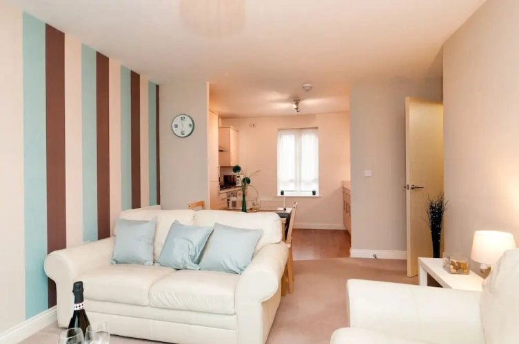 2 Bedrooms Apartment
