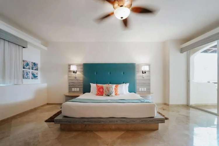 Villa Corona 6 BR Luxury Mansion