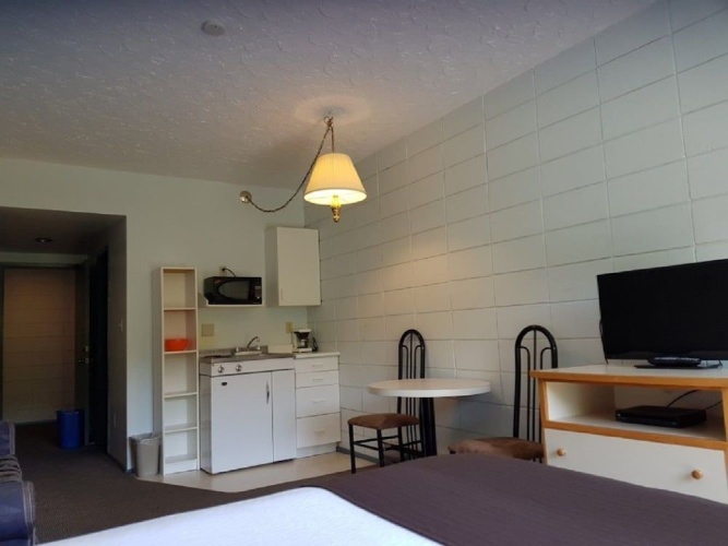Airport Inn photo 27