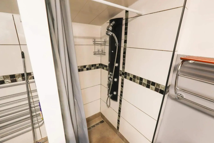 L'avocat avec piscine chauffée et jacuzzi