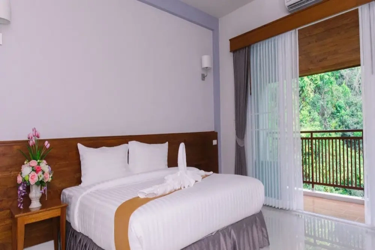 Standard room with balcony and with mountain view