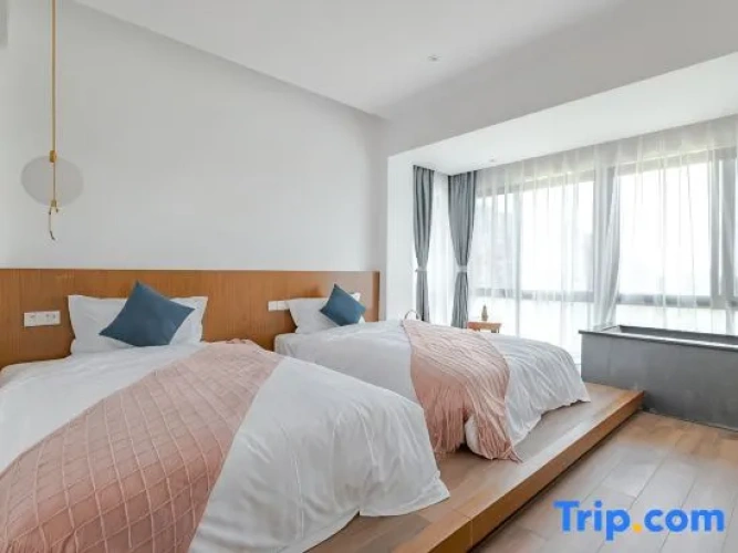 4 Bedrooms Family Suite with mountain view