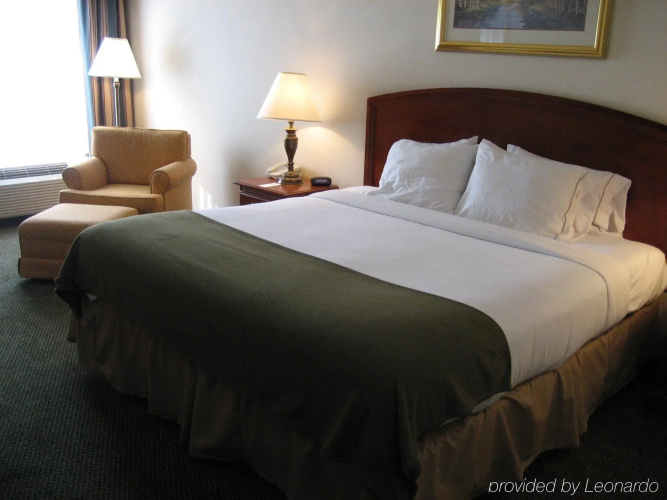 Holiday Inn Express & Suites Grenada by IHG